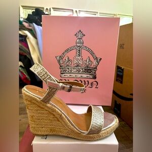Wedge Sandals. Tweed and silver. Crown Vintage. Size 9. Great condition!